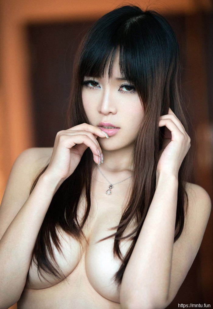 高清性感大胸美女张优图片