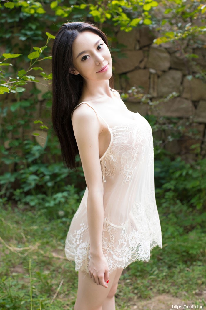 巨乳美女慕羽茜翘臀写真图片