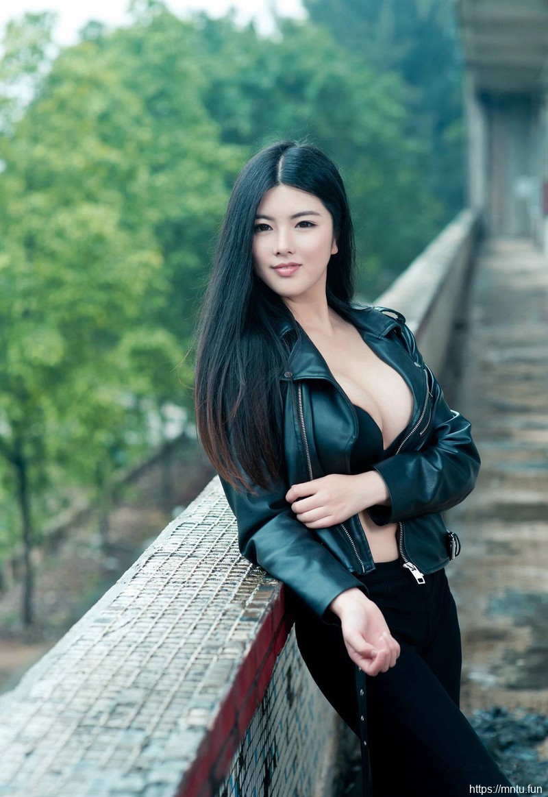 大波美女娜露乳神写真图片