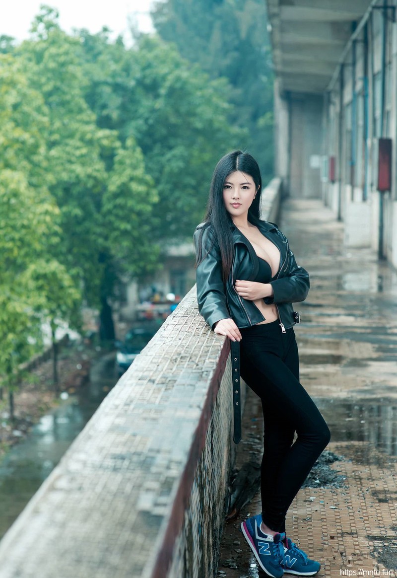 大波美女娜露乳神写真图片