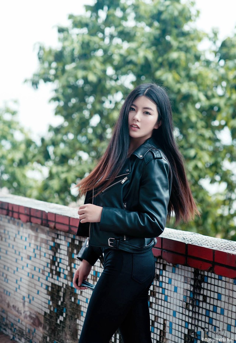 大波美女娜露乳神写真图片