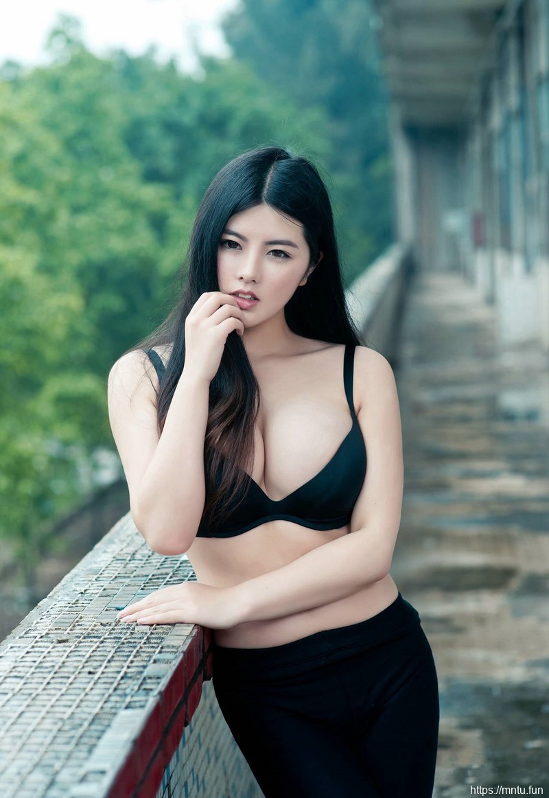 大波美女娜露乳神写真图片