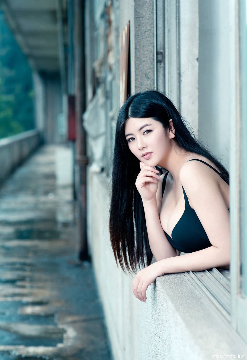 大波美女娜露乳神写真图片