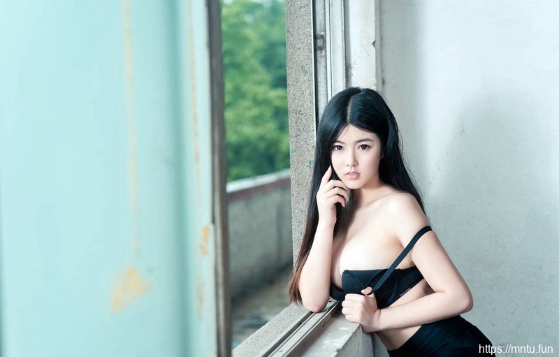 大波美女娜露乳神写真图片