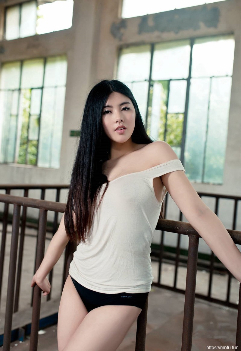 大波美女娜露乳神写真图片