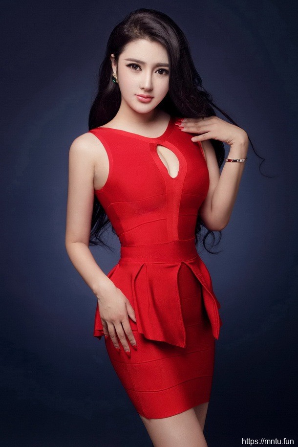 美女模特周宜诺大秀好身材