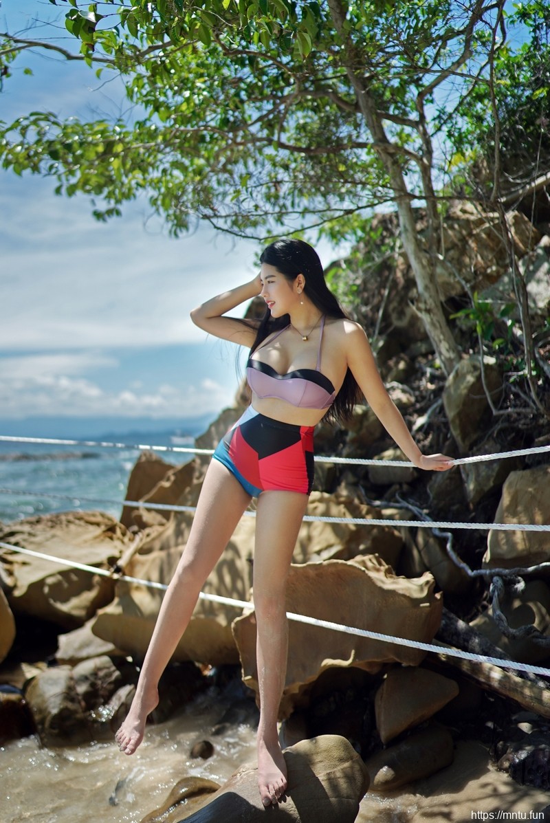 推女郎77期娜露大胸美女诱惑难挡