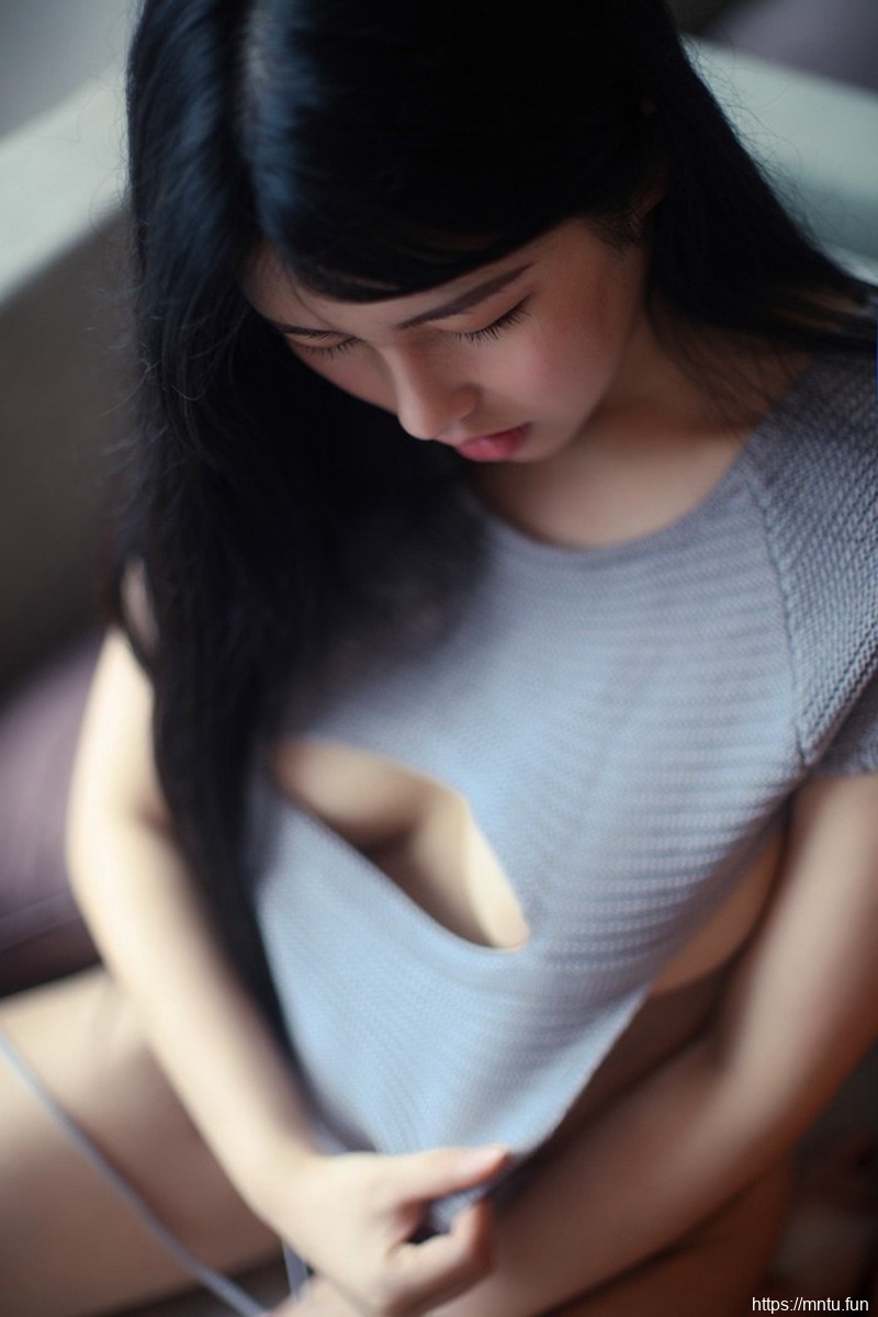 乳神娜露最新性感写真套图