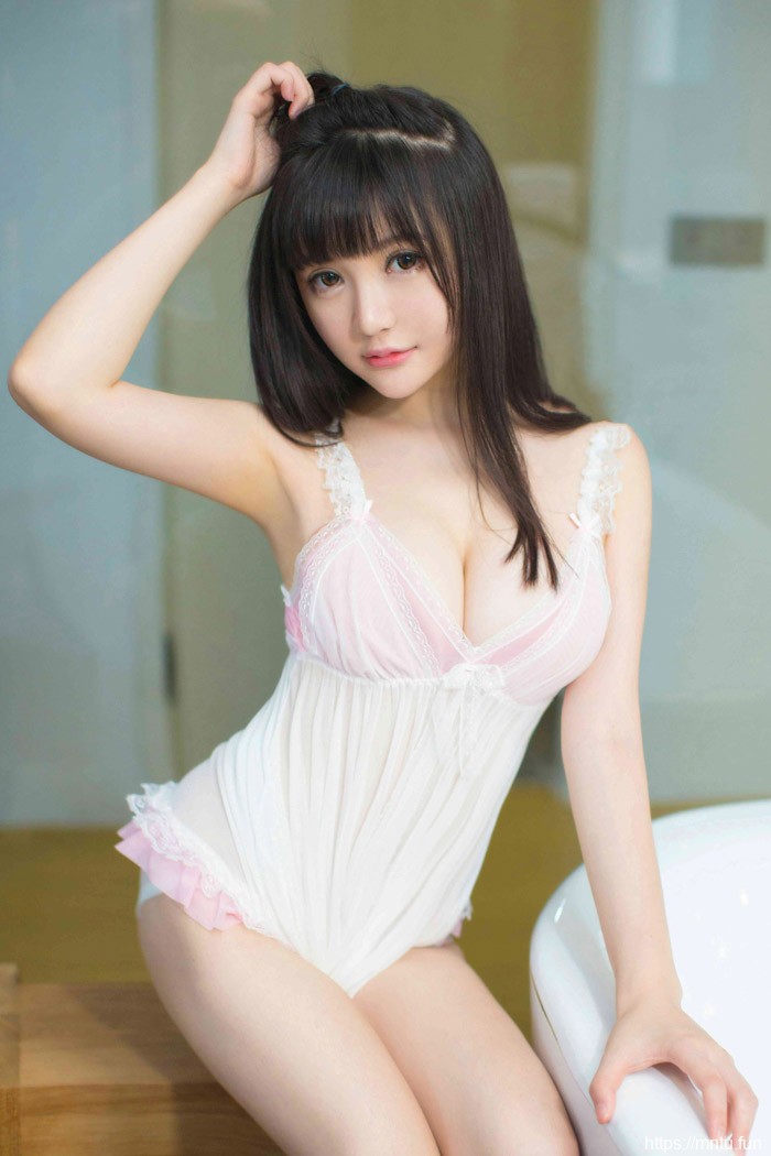 极品妹子米妮全裸浴室照