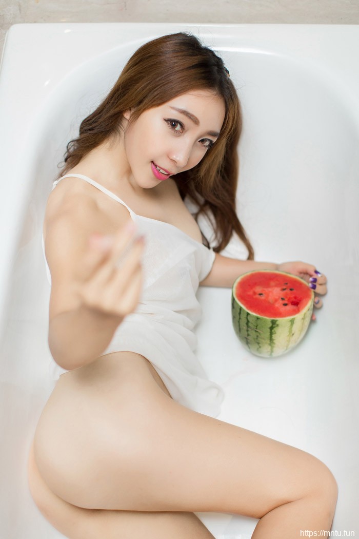 兔女郎黄歆苑性感美女裸身诱惑图片