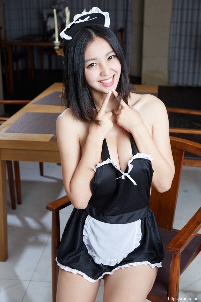 性感少妇诺诺厨娘装写真