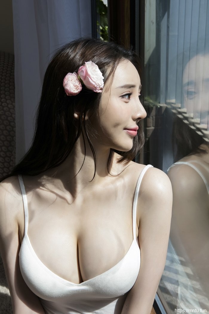 嫩模于思琪绝色人体艺术图片