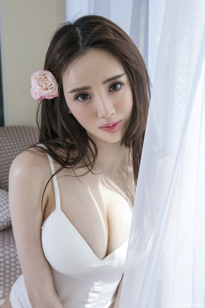 嫩模于思琪绝色人体艺术图片