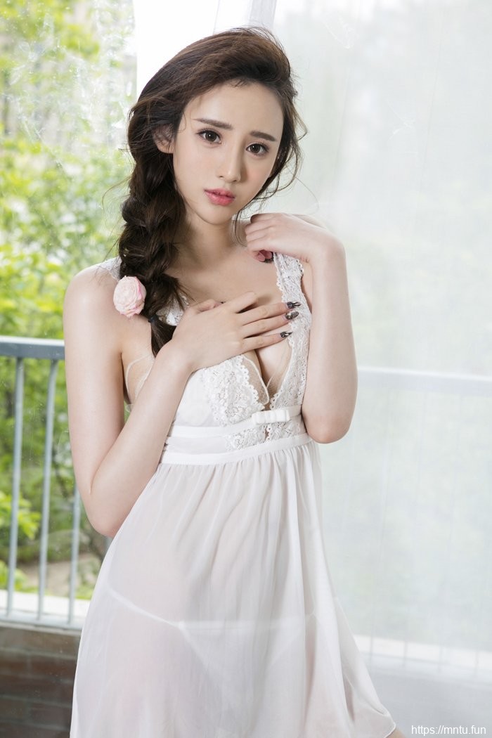 嫩模于思琪绝色人体艺术图片