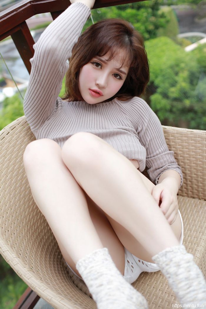 童颜巨乳美女真空上阵乳头凸显