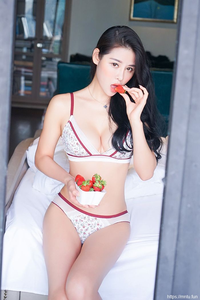 叶佳颐翘臀丁字裤