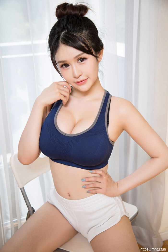 日本童颜巨乳妹子