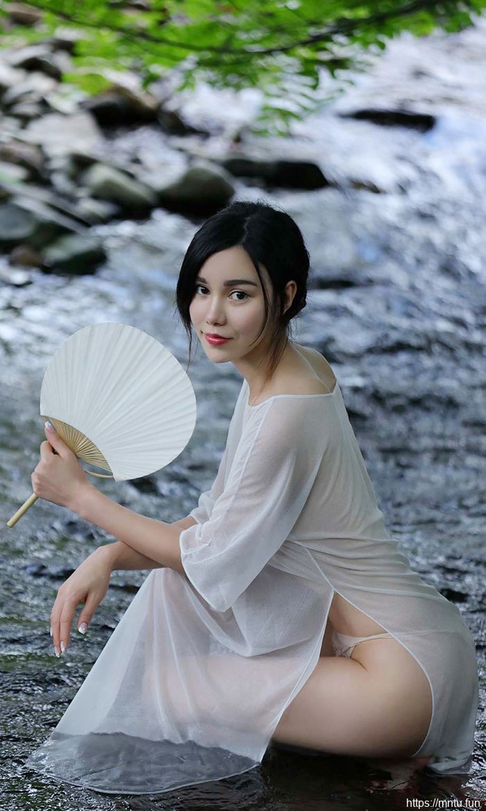 乡野美女最原始的冲动