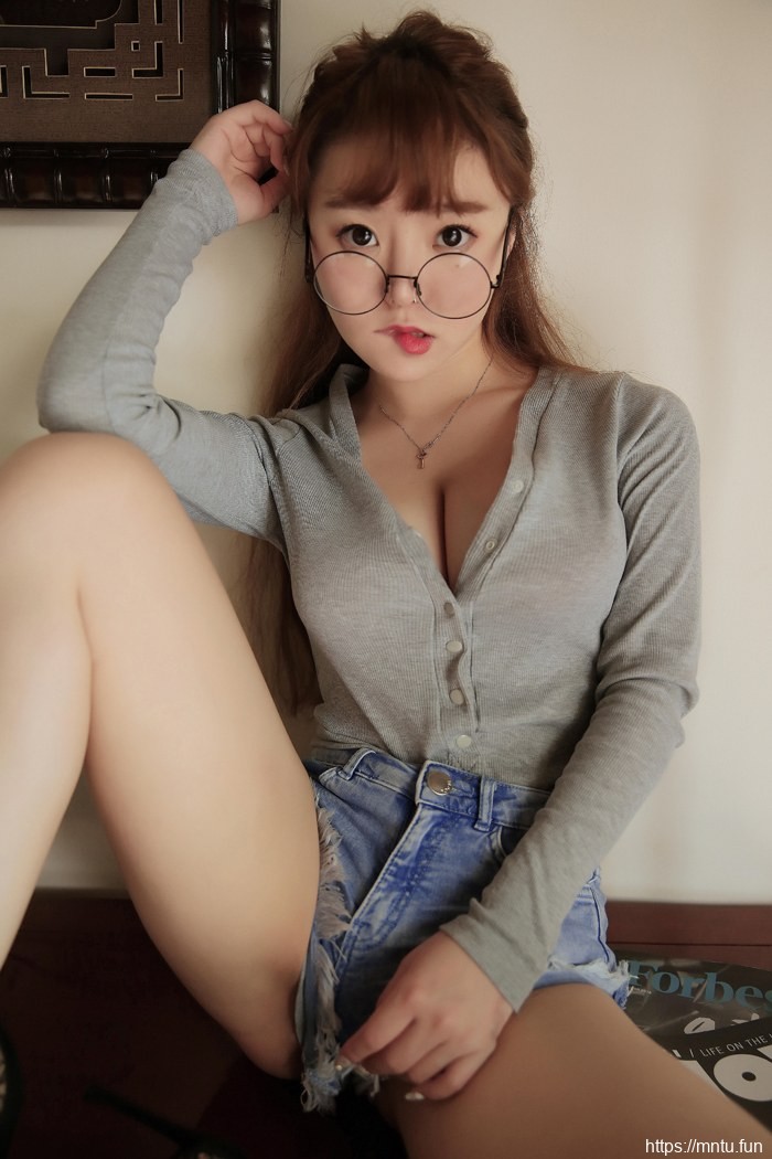 有事秘书干，没事干秘书的大奶妹