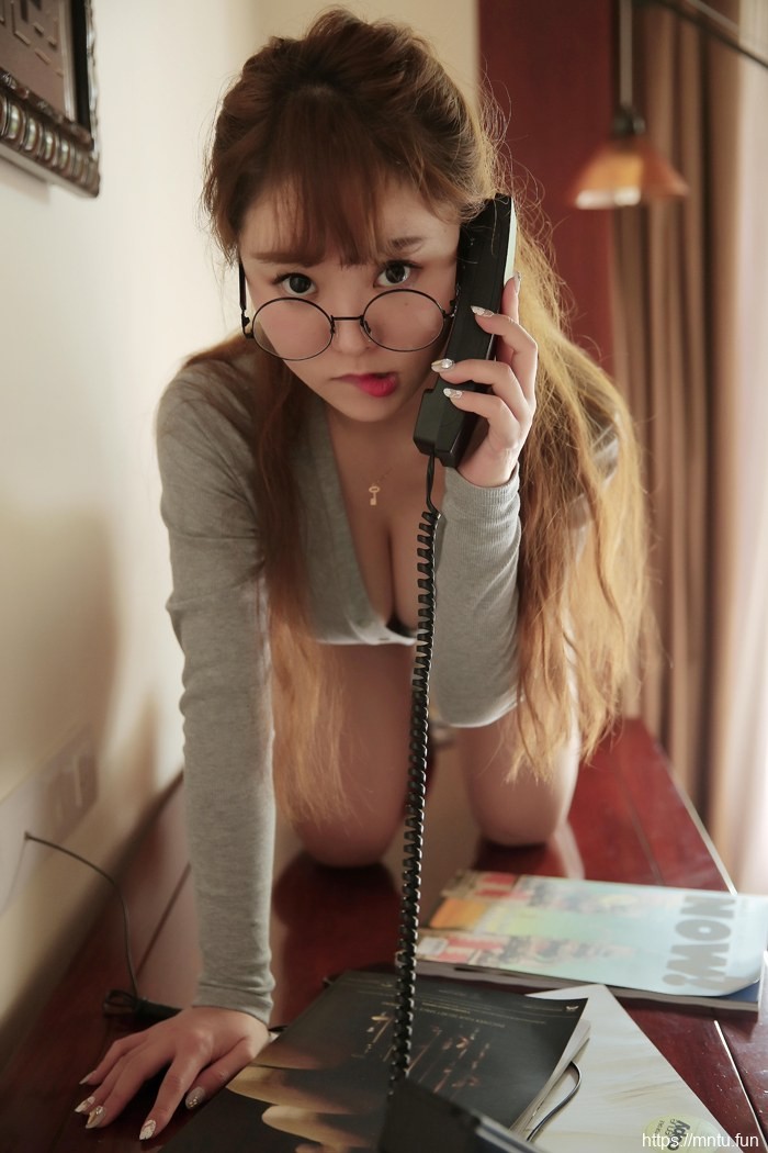 有事秘书干，没事干秘书的大奶妹