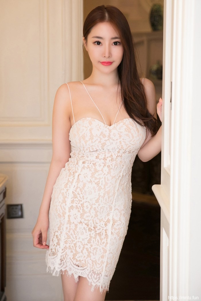 气质优雅的少妇卓雅身材婀娜多姿