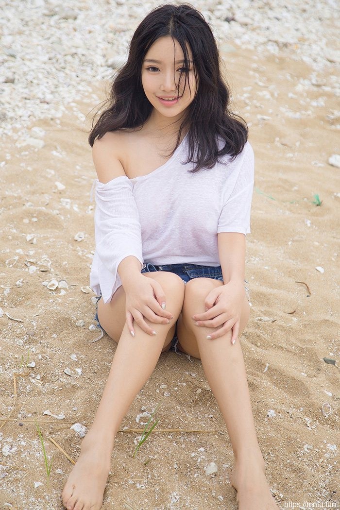 极品大波美女海边尽情放纵