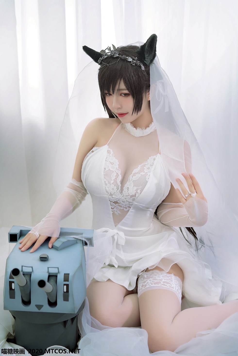 [喵糖映画]Vol.115_白色蕾丝妹子私房婚纱爱宕主题透视秀傲人豪乳撩人诱惑写真30P