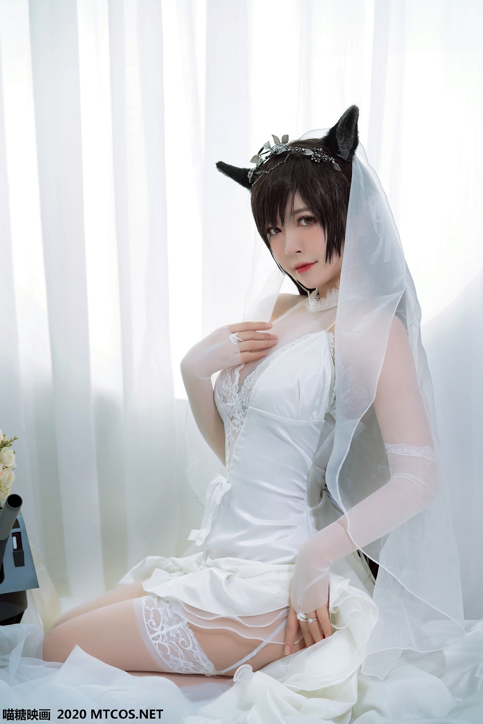 [喵糖映画]Vol.115_白色蕾丝妹子私房婚纱爱宕主题透视秀傲人豪乳撩人诱惑写真30P