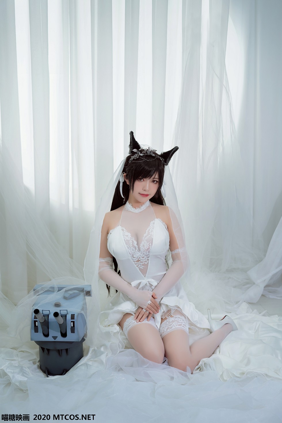 [喵糖映画]Vol.115_白色蕾丝妹子私房婚纱爱宕主题透视秀傲人豪乳撩人诱惑写真30P