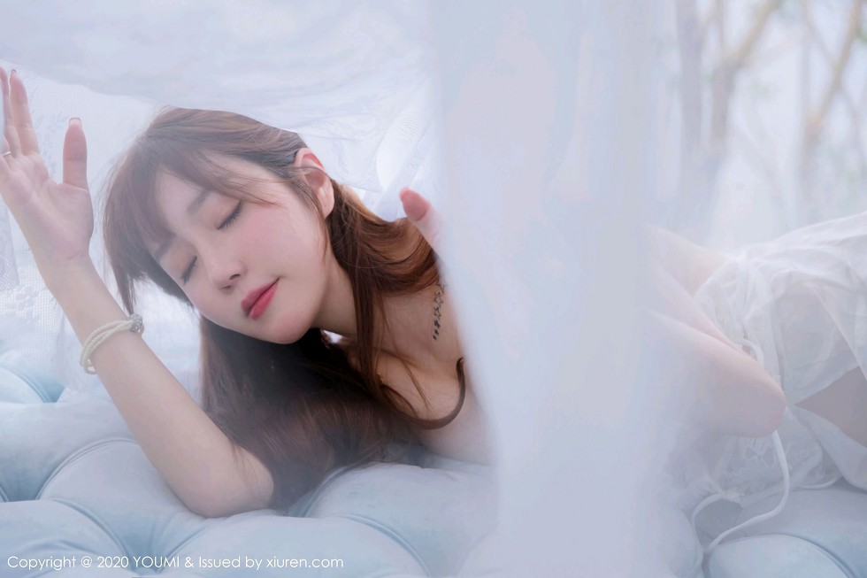 [YouMi尤蜜荟]Vol.471_性感女神王雨纯大理旅拍轻薄朦胧服饰秀火辣身材极致诱惑写真88P