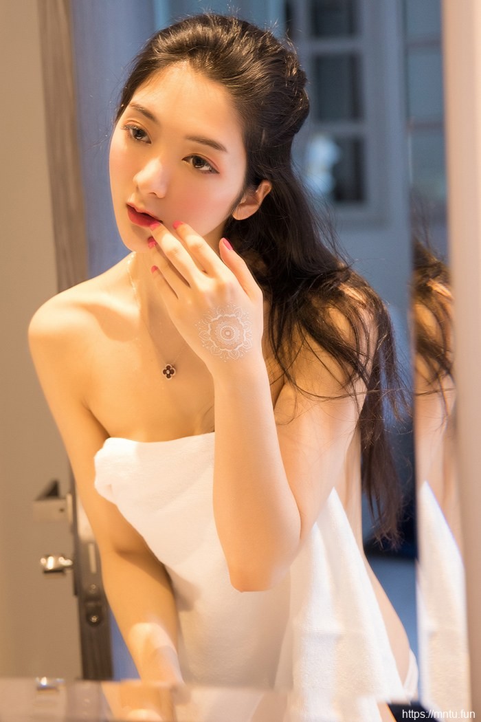 性感小翘臀美女