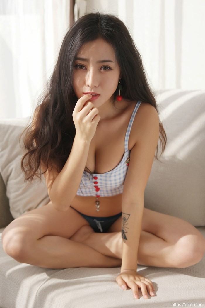 蜜桃臀美女玛鲁娜