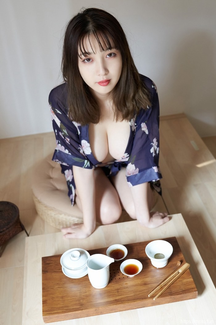 丰满少妇私房照