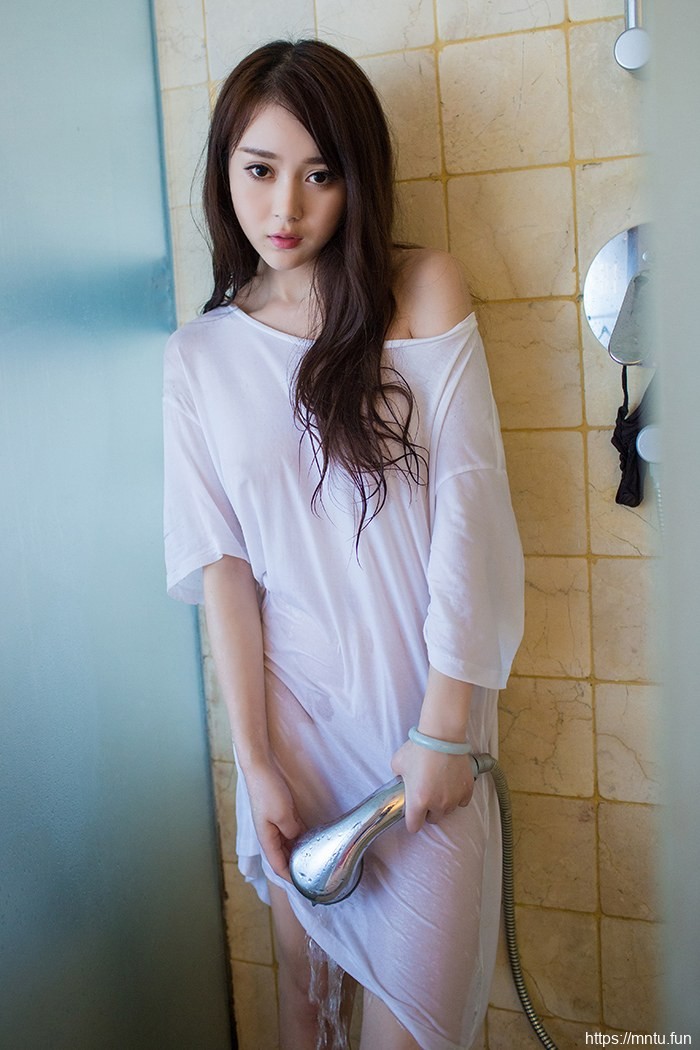 性感御姐赵小米泳装秀