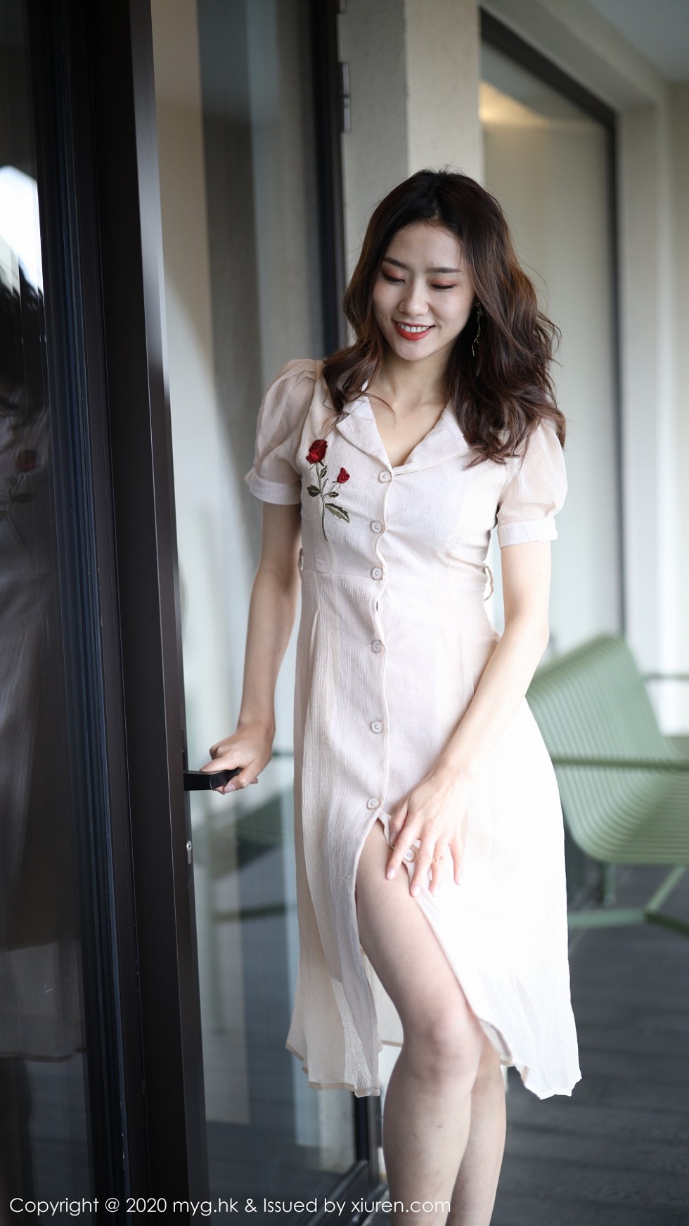 [MyGirl美媛馆]Vol.447_嫩模方子萱大理旅拍私房典雅长裙半脱秀完美身材诱惑写真92P