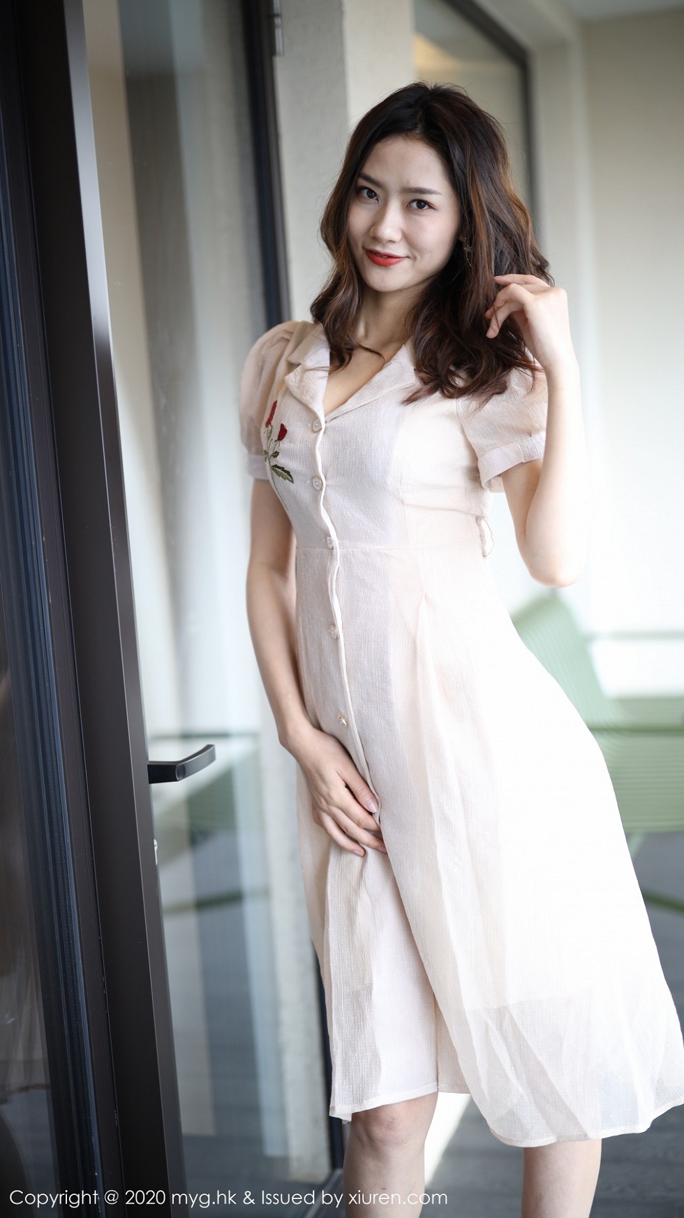 [MyGirl美媛馆]Vol.447_嫩模方子萱大理旅拍私房典雅长裙半脱秀完美身材诱惑写真92P