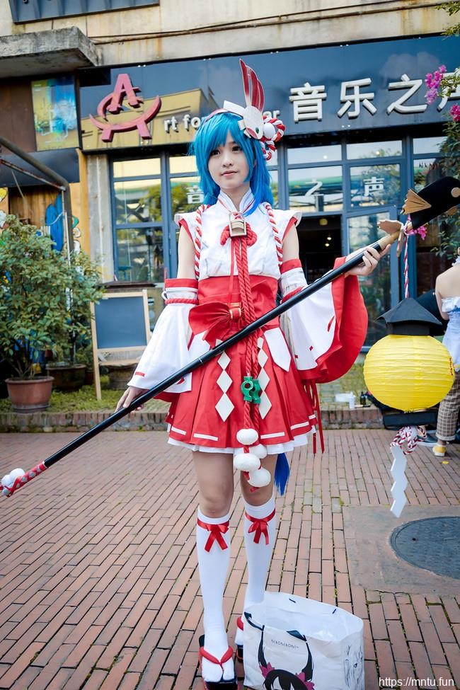 巴蜀女孩vllian扮演COS王者荣耀伊势巫女大乔