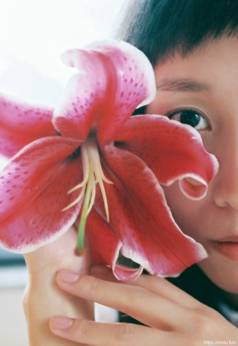 个性另类妹子私房黑发孤独写真