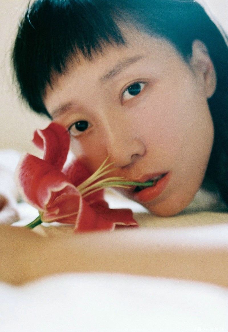 个性另类妹子私房黑发孤独写真