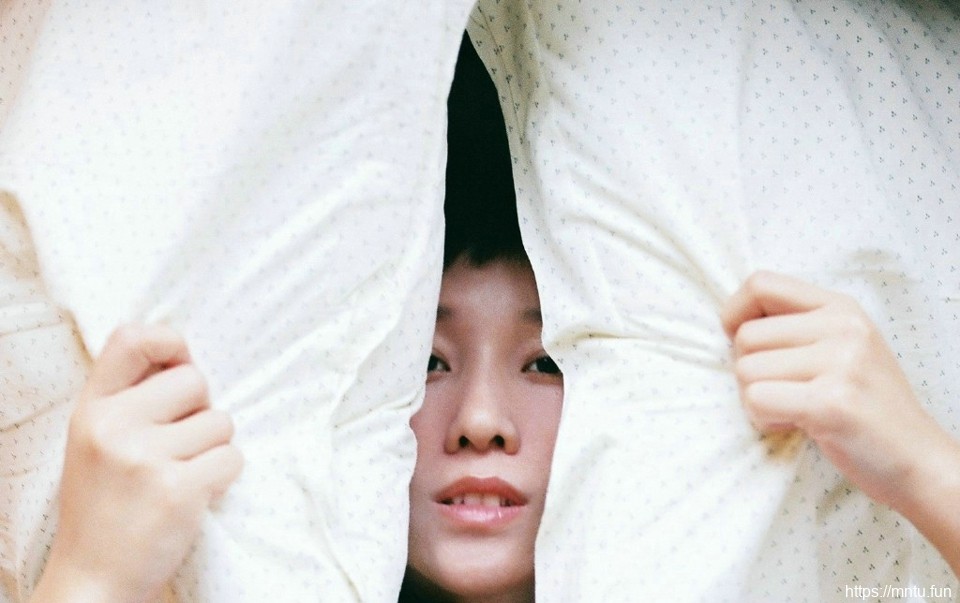 个性另类妹子私房黑发孤独写真