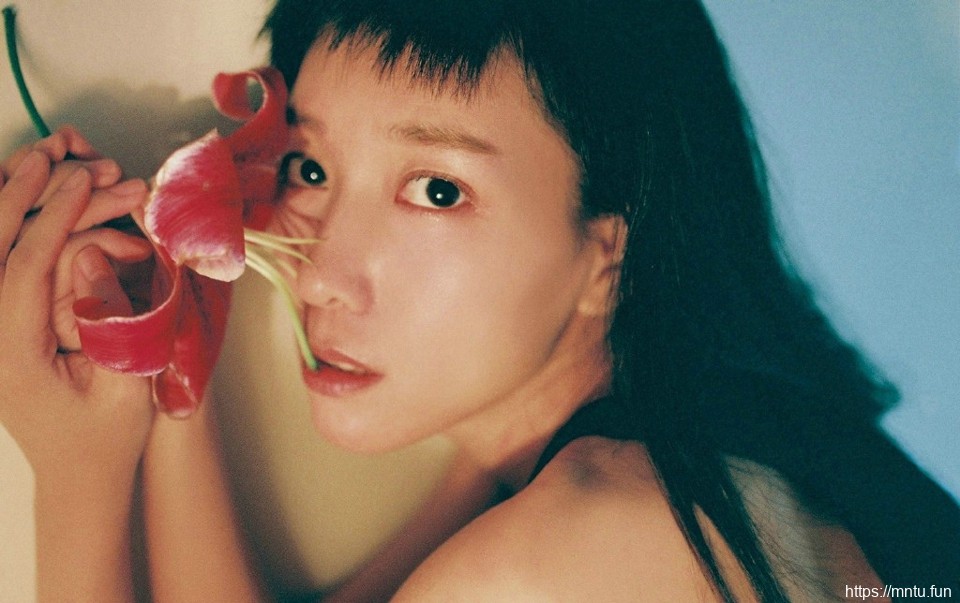 个性另类妹子私房黑发孤独写真