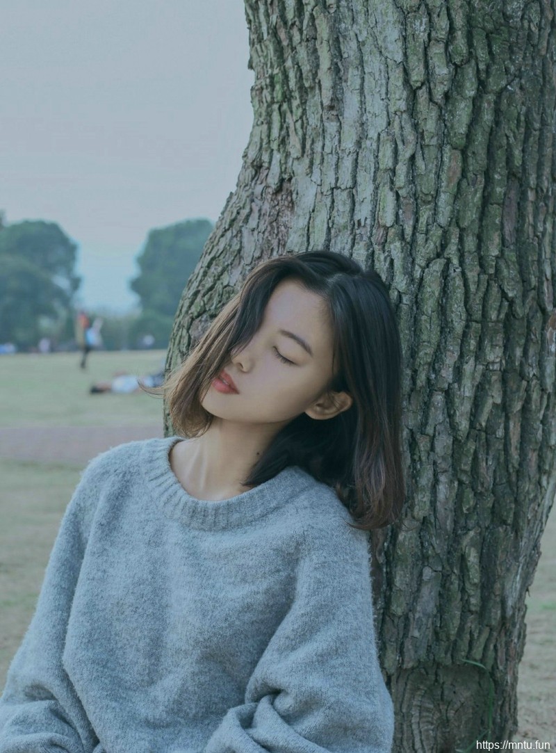 气质毛衣森系女神短发随性写真