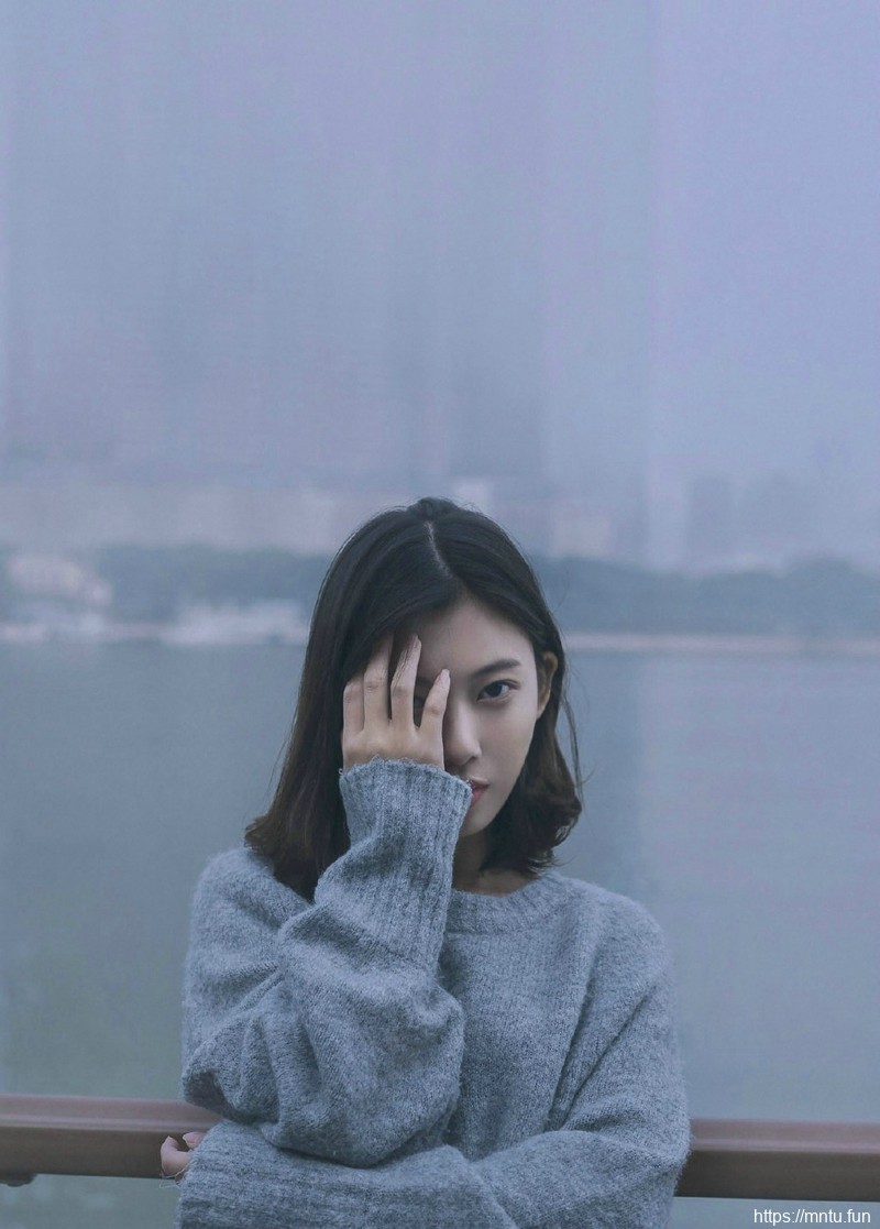 气质毛衣森系女神短发随性写真