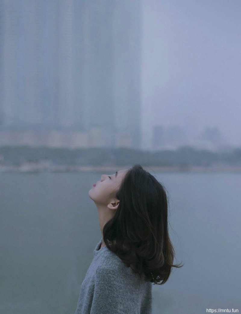 气质毛衣森系女神短发随性写真