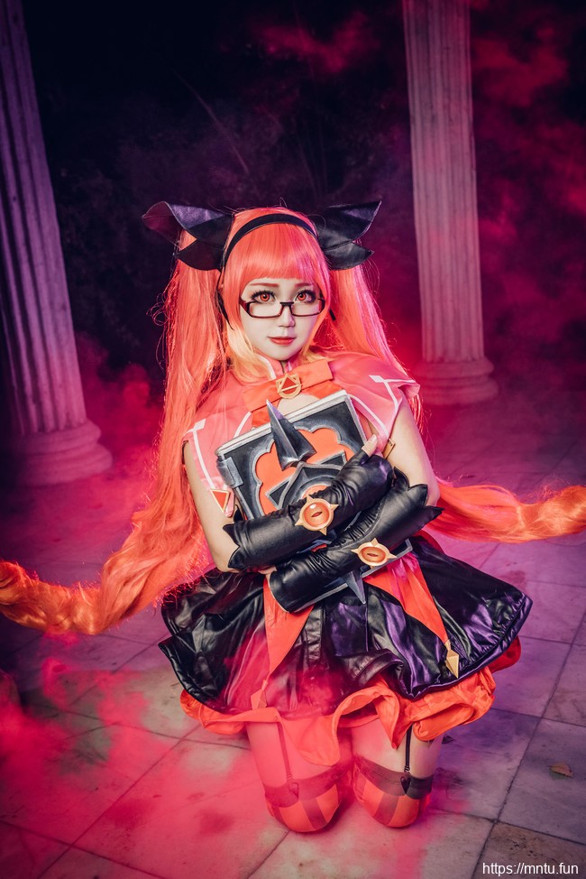 双马尾萝莉梦梦呦COSPLAY王者荣耀暗黑萝莉安琪拉