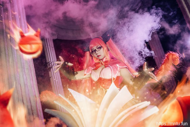 双马尾萝莉梦梦呦COSPLAY王者荣耀暗黑萝莉安琪拉