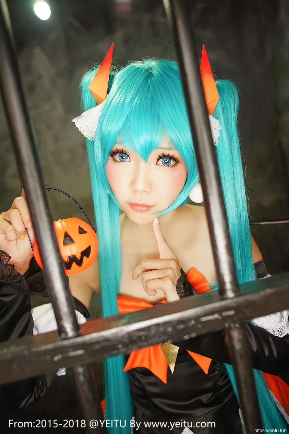 双马尾美女ElyEE子COS扮演VOCALOID初音未来