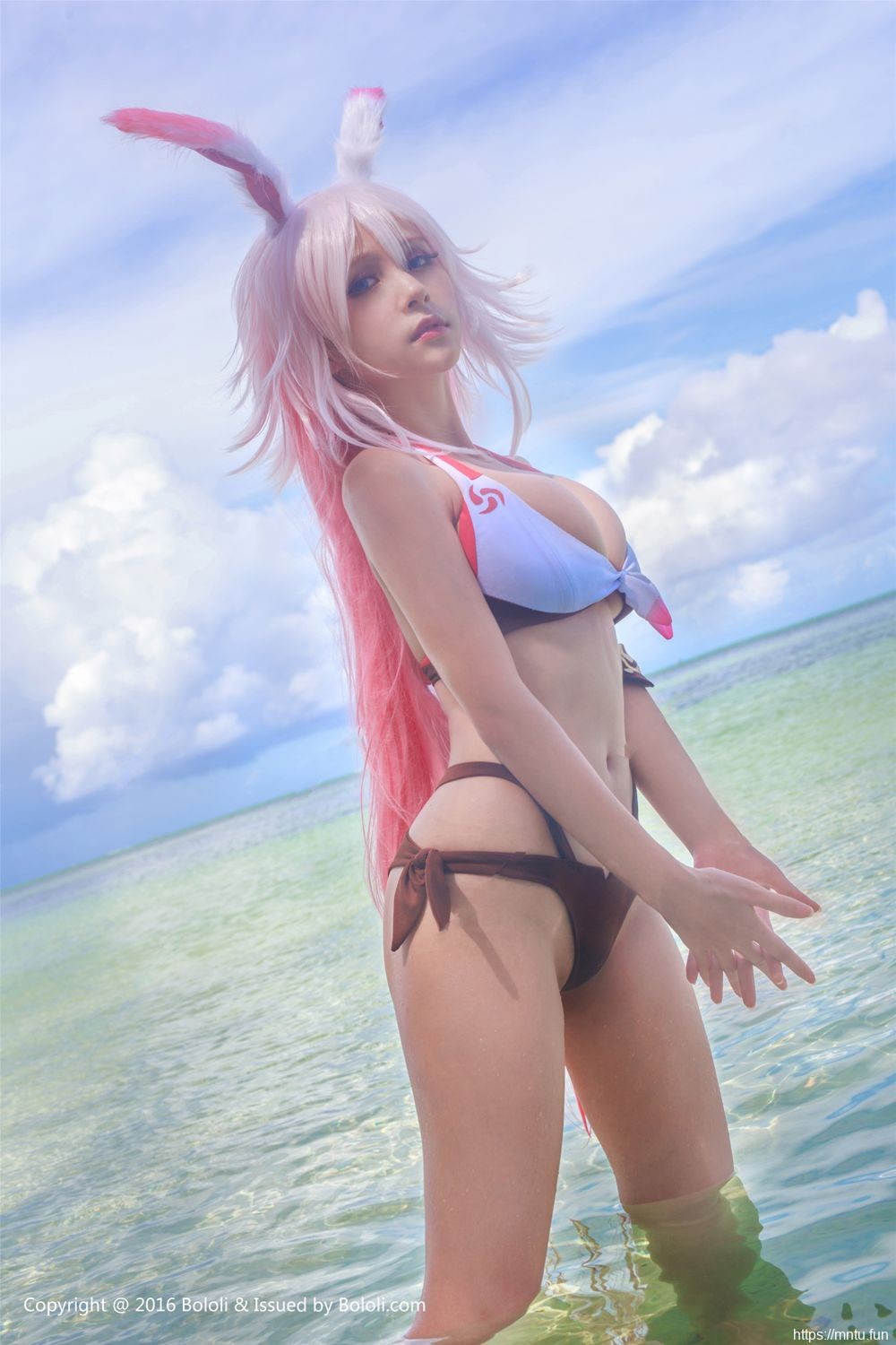 菠萝社美女模特夏美酱COS扮演崩坏3rd八重樱