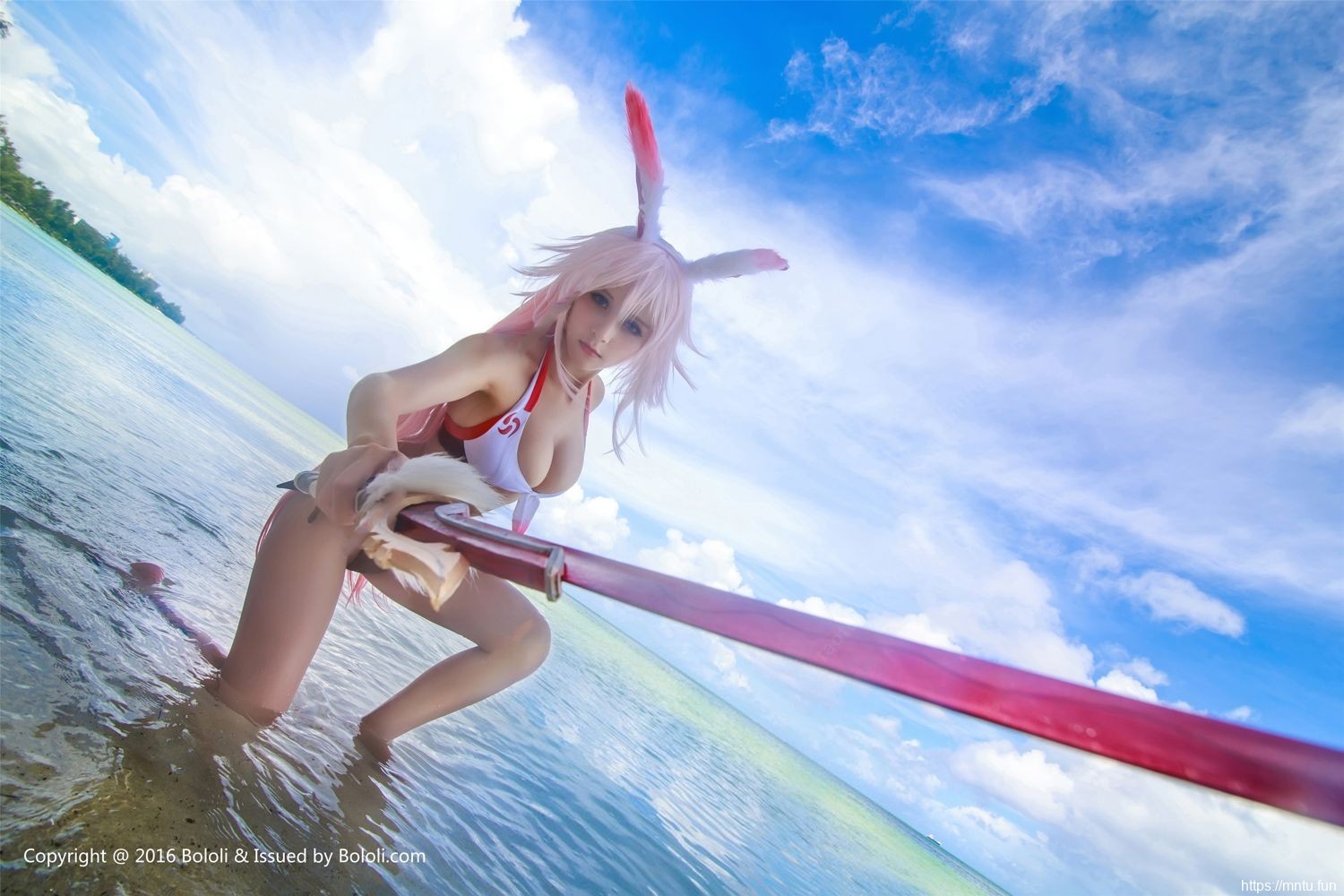 菠萝社美女模特夏美酱COS扮演崩坏3rd八重樱