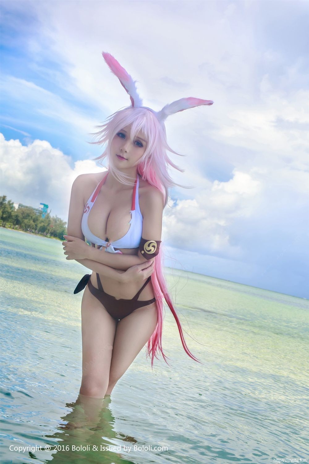 菠萝社美女模特夏美酱COS扮演崩坏3rd八重樱